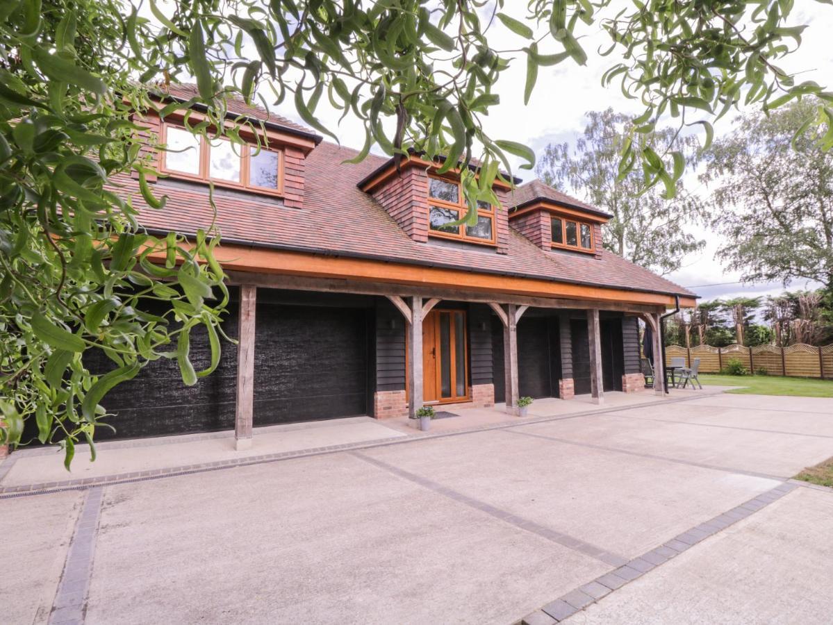 The Barn At Mulberry Lodge Maidstone Exterior photo