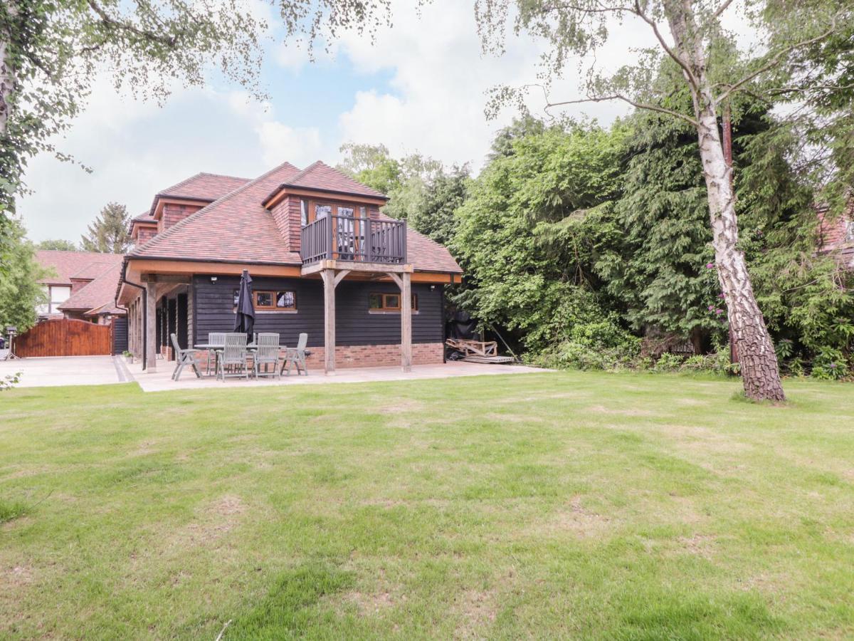 The Barn At Mulberry Lodge Maidstone Exterior photo